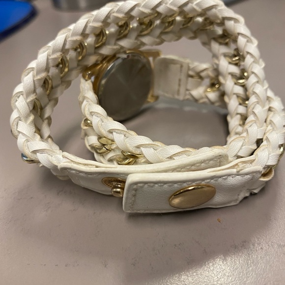 New watch never worn & watch tab still attached for new wear - Picture 5 of 6